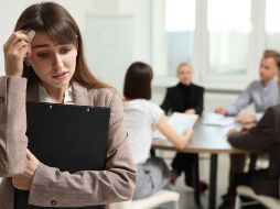 La glosofobia es un trastorno real que puede afectar profundamente la vida personal y profesional de quien la padece. CANVA