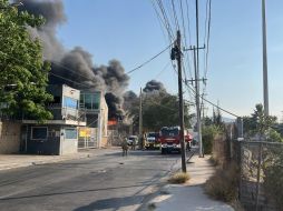 La calle Fuelle, en su cruce con Av. Lázaro Cárdenas, se encuentra cerrada a la circulación. ESPECIAL