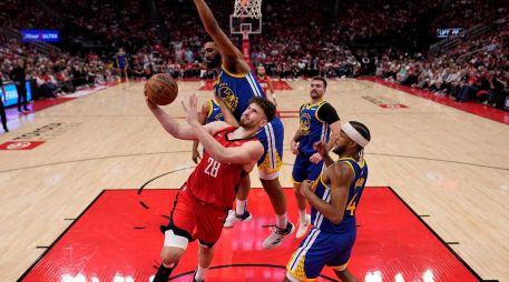 Los Warrios regresan a casa con la serie a su favor 3-2. AP/D. Phillip