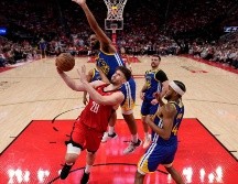 Los Warrios regresan a casa con la serie a su favor 3-2. AP/D. Phillip