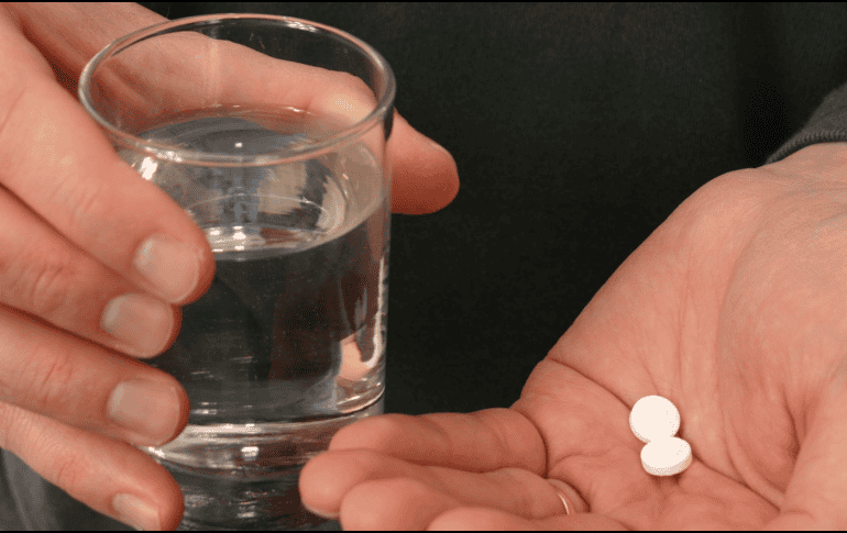 Los especialistas insisten en que nadie debe comenzar ni suspender este tratamiento sin antes consultarlo con un médico, ya que cada situación debe analizarse de manera individual y con base en los riesgos personales. CANVA