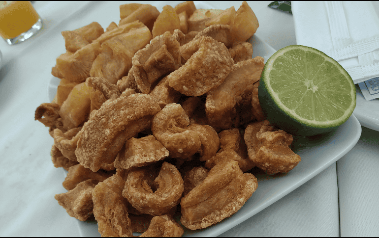 El chicharrón, en pequeñas cantidades, aporta energía, saciedad y algo de hierro. ESPECIAL / Canva