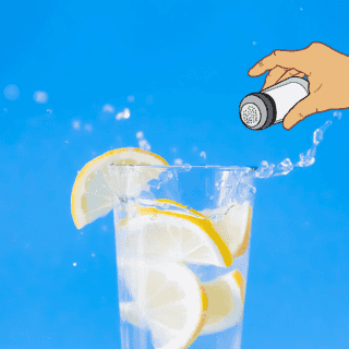 ¿Qué tan saludable es tomar agua con limón y sal?