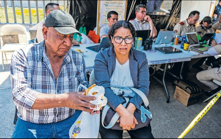 La esposa de Jorge Octavio Rivera Polanco, una de las tres personas desaparecidas tras el estallido en la fábrica de aerosoles, espera alguna noticia sobre él. EL INFORMADOR/ A. Navarro