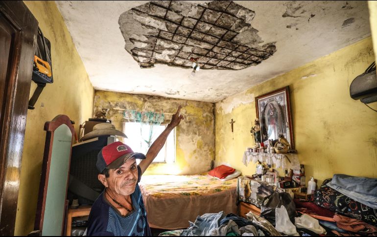 Poco a poco, la casa de Miguel ha resentido los estragos de los sismos que, asegura, se sienten “por la mañana, la tarde y la noche” en la remota comunidad de Los Mazos, en Tuxpan. EL INFORMADOR/A. Navarro