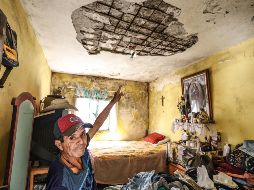 Poco a poco, la casa de Miguel ha resentido los estragos de los sismos que, asegura, se sienten “por la mañana, la tarde y la noche” en la remota comunidad de Los Mazos, en Tuxpan. EL INFORMADOR/A. Navarro