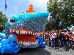 El desfile de globos de látex más grande del mundo arrancó el mediodía de este domingo en las inmediaciones de la Expo Guadalajara. EL INFORMADOR/ H. FIGUEROA..