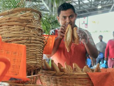 Un bolillo con frijolitos mata el hambre y apacigua el susto. EL INFORMADOR / ARCHIVO