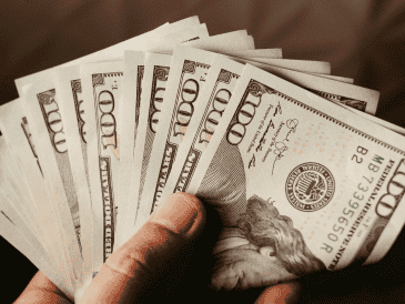 De cara a los próximos días, los inversionistas estarán atentos a la publicación de indicadores clave como la Inversión Fija Bruta, así como las cifras de inflación y confianza del consumidor, cuyos resultados podrían incidir significativamente en la evolución del tipo de cambio a corto plazo. CANVA