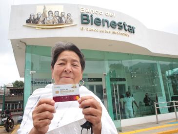 Si es posible, utiliza los cajeros del banco emisor de tu tarjeta para evitar cargos adicionales. ESPECIAL / X / @bienestarmx