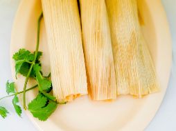 Los tamales son un alimento elaborado a base de maíz, y se consideran un platillo versátil. UNSPLASH/  T. Captures