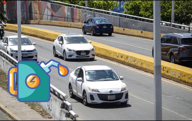 Los coches de colores claros tardan en absorber el calor de la temperatura. EL INFORMADOR / ARCHIVO