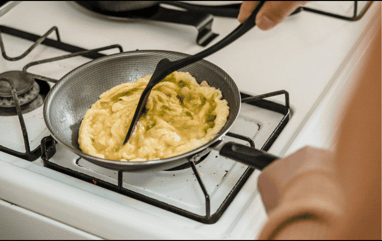 La versatilidad del huevo permite que pueda emplearse en una amplia variedad de recetas, desde desayunos hasta postres. ESPECIAL