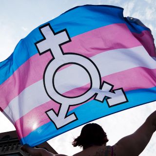 Tribunal Supremo de EU autoriza a Trump excluir a las personas trans del ejército