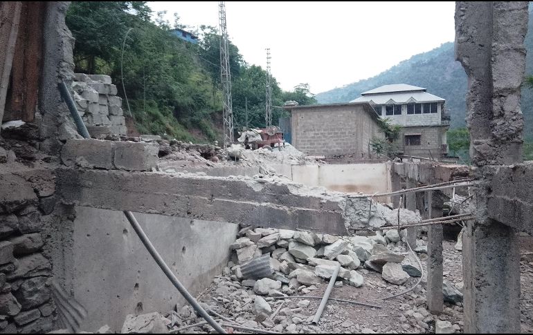 Vista de los daños tras los ataques con misiles de la India. EFE