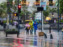 Conforme avanza el verano, las ondas tropicales, los ciclones y el ingreso de humedad afectan a gran parte del país, dando paso a la época más húmeda del año. EL INFORMADOR / ARCHIVO