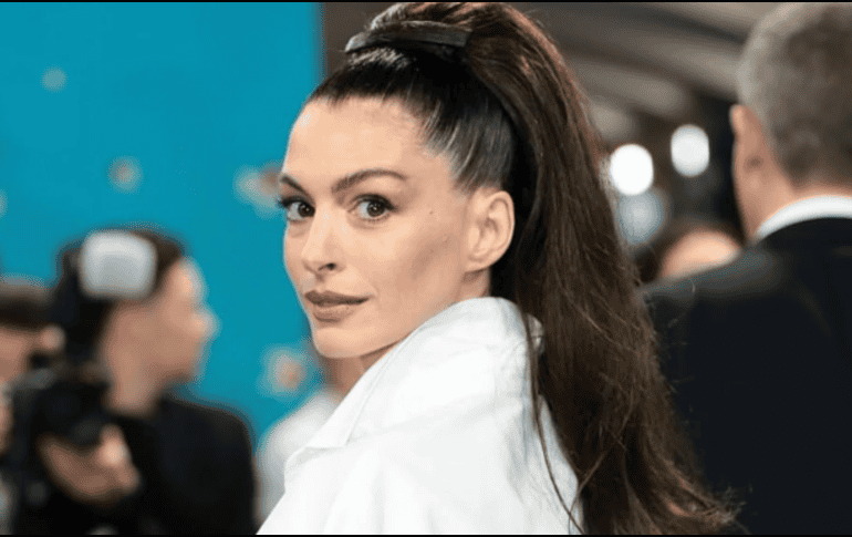 Anne Hathaway reaparece más joven que nunca, usuarios de internet la acusan de haberse echo algunos 