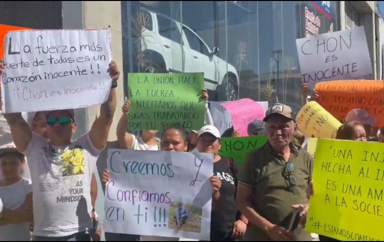 Además, se acusó al edil, quien cumplía su tercer periodo como alcalde (una vez por el PRI y dos por MC) de recibir 70 mil pesos mensuales del grupo delictivo. ESPECIAL