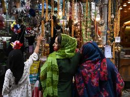 La medida del gobierno de India invita a suspender de inmediato la difusión de cualquier serie web, película, canción, podcast y otro contenido que tenga su origen en Pakistán. AFP / ARCHIVO