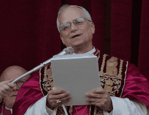 El nuevo papa León XIV, dedicó este jueves unas palabras en español durante su primera aparición ante el mundo como Pontífice. AP /A. Medichini