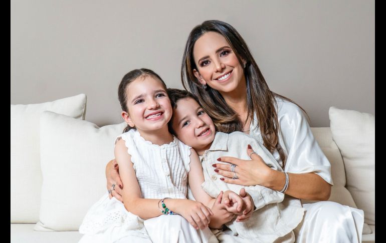 Andrea Aparicio en la mejor compañía. GENTE BIEN JALISCO / T. Duppa