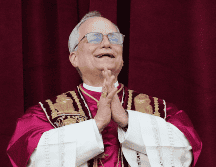 El recién electo papa León XIV se presenta en el balcón de la Basílica de San Pedro, en el Vaticano. AP / A. Tarantino