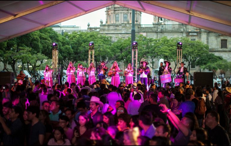 Habrá regalos, presentaciones artísticas y diversas sorpresas para celebrar a las madres jaliscienses. CORTESÍA.