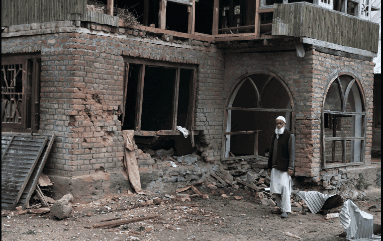 La relación entre India y Pakistán ha estado marcada por el conflicto y la desconfianza mutua, especialmente en torno a Cachemira, territorio por el que han librado dos de sus tres guerras. EFE / EPA / F. Khan