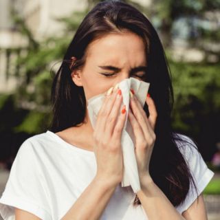 Ésta es la razón por la que NO debes aguantarte un estornudo