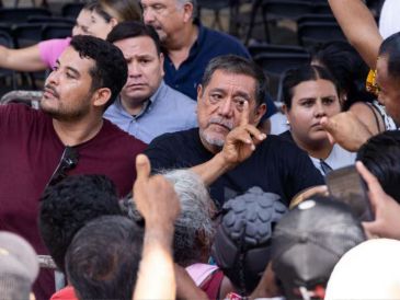 El legislador guerrerense rechazó la posibilidad de irse al PT o al Partido Verde, pues afirmó que "yo soy de Morena. Yo estoy con Claudia Sheinbaum hasta el infinito". SUN/ H. Salvador
