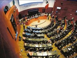 El Congreso de la Unión suma autorizaciones millonarias cada año, con la intención de que la Secretaría de Hacienda contrate más créditos bancarios para hacer frente a los pasivos. EL UNIVERSAL