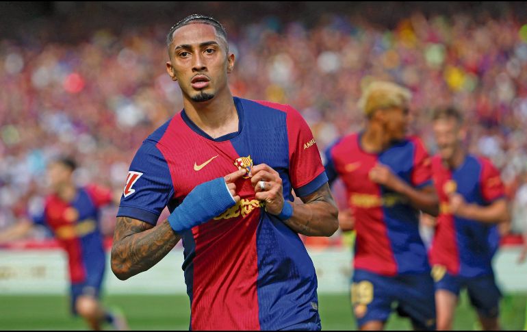 Raphinha anotó un doblete con el que parece decantarse la Liga a favor del Barcelona. EFE