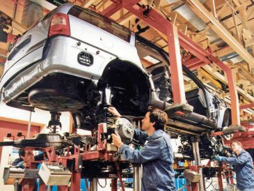 La industria automotriz se considera uno de los principales motores del T-MEC. AFP