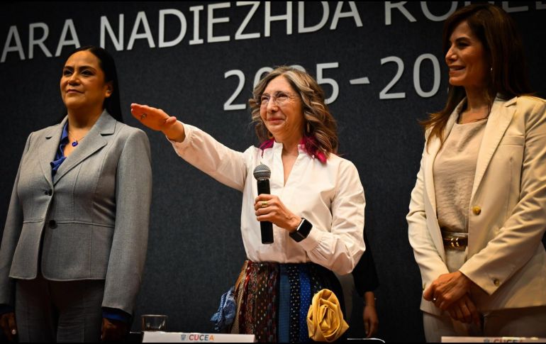 Mara Robles. Entre sus primeras está la creación de programas para fortalecer la práctica docente. X/MaraRoblesV