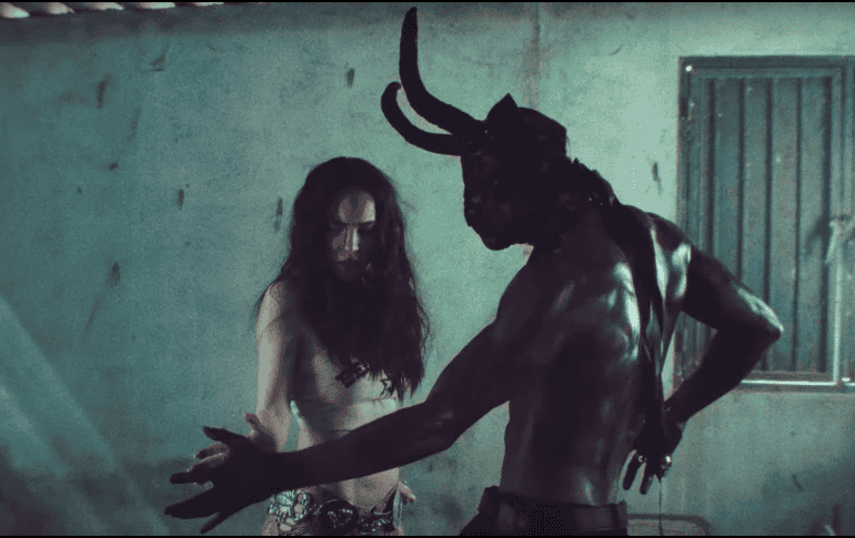 El responsable de encender la conversación fue el periodista Mich Rubalcava, quien hizo un análisis del video y compartió sus impresiones sobre la simbología mostrada. ESPECIAL / YouTube / Belinda