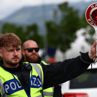 Alemania rechaza solicitudes de asilo y refuerza controles fronterizos