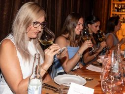 Entre madres e hijas, 12 tapatías compartieron un momento lleno de sabor en esta cena especial organizada para ellas por Mochomos. GENTE BIEN JALISCO / A. Rodríguez