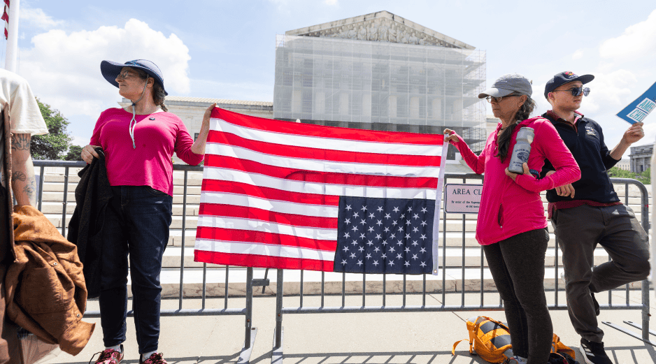 El Supremo parece alinearse con Trump contra el veto a su deseo de limitar la ciudadanía. EFE/JL Scalzo.