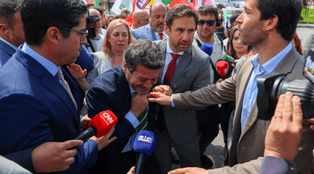 Líder de ultraderecha luso no participará en cierre de campaña pese a su alta de hospital. EFE/N. Veiga.