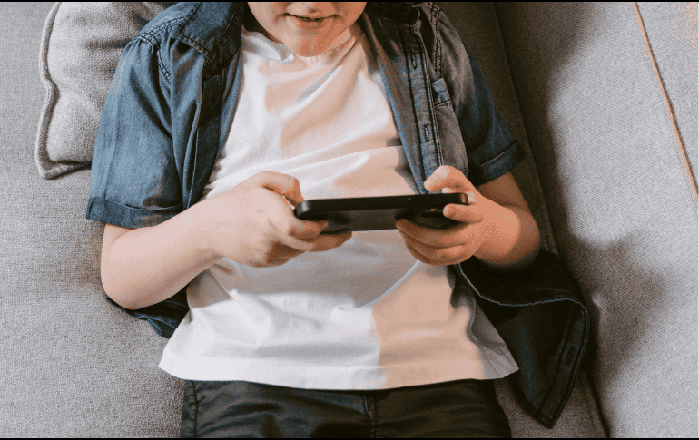 El objetivo principal es crear mecanismos obligatorios en la Unión Europea que permitan verificar la edad de los usuarios. ESPECIAL