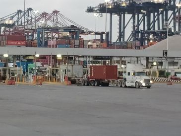 La dependencia solicitó a los transportistas iniciar con el envío de unidades a partir de la hora señalada. ESPECIAL