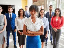 Si te interesa profundizar en este tema, el libro La sabiduría de los psicópatas de Kevin Dutton ofrece una exploración detallada sobre cómo ciertos rasgos psicopáticos pueden influir en el éxito profesional. CANVA