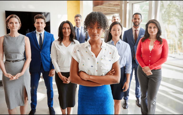 Si te interesa profundizar en este tema, el libro La sabiduría de los psicópatas de Kevin Dutton ofrece una exploración detallada sobre cómo ciertos rasgos psicopáticos pueden influir en el éxito profesional. CANVA