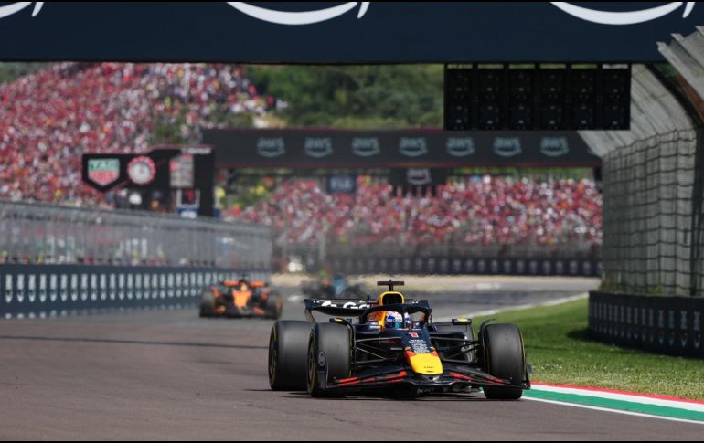 El piloto neerlandés ganó el Gran Premio de Emilia Romaña de Fórmula 1, logrando su cuarta victoria en este circuito. EFE/D. DI GIOVANNI
