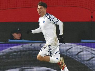 Este domingo, el lateral mexicano apareció y marcó un gol en la victoria por goleada de su club ante el Randers. EFE / ARCHIVO