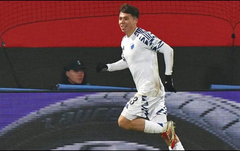 Este domingo, el lateral mexicano apareció y marcó un gol en la victoria por goleada de su club ante el Randers. EFE / ARCHIVO
