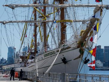 Autoridades tanto de Estados Unidos como de México cooperan para dar con las causas del choque del navío contra el puente de Brooklyn. EFE