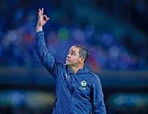 André Jardine presumió a la afición del Cruz Azul el tricampeonato logrado con el América. IMAGO7/E. Sánchez