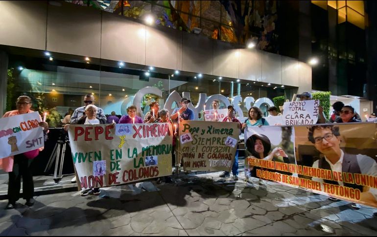 Los restos de Ximena Guzmán y José Muñoz fueron velados en la funeraria Gayosso de Sullivan, en medio de un fuerte dispositivo de seguridad y acompañados por vecinos que mostraron indignación. EL UNIVERSAL