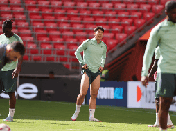 El atacante surcoreano Son Heung-min tendrá la oportunidad de poner fin a su sequía de títulos y coronar diez años de servicio para Tottenham. EFE / L. Tejido